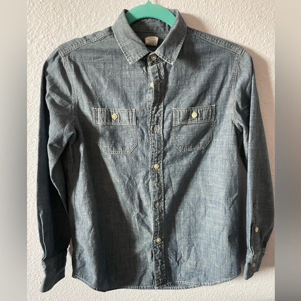 Denim color button down shirt. EUC. 100% cotton.